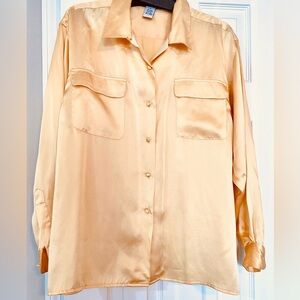 Anna/Frank Silk Button Down LS Shirt, 2 pockets. Light creamy champagne color.EC